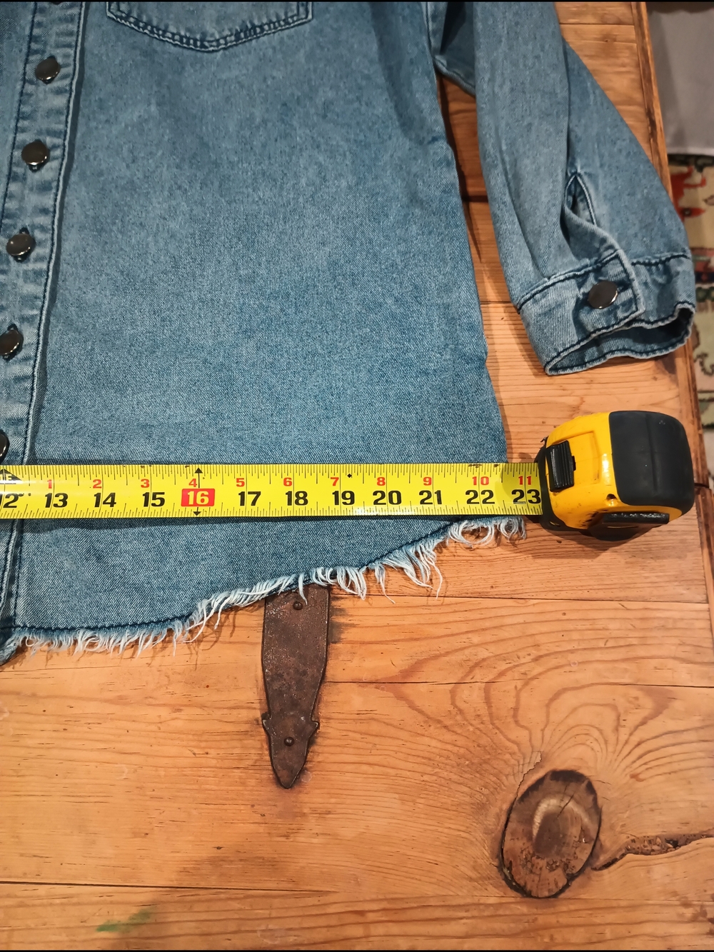 Denim Button-Up Tunic Shirt - Light Blue Side Pockets Raw Hem L - Picture 10 of 10